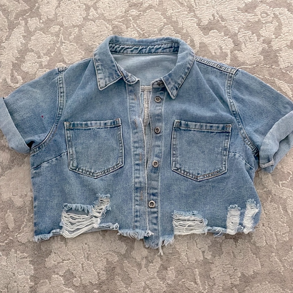 Crop top denim jacket.